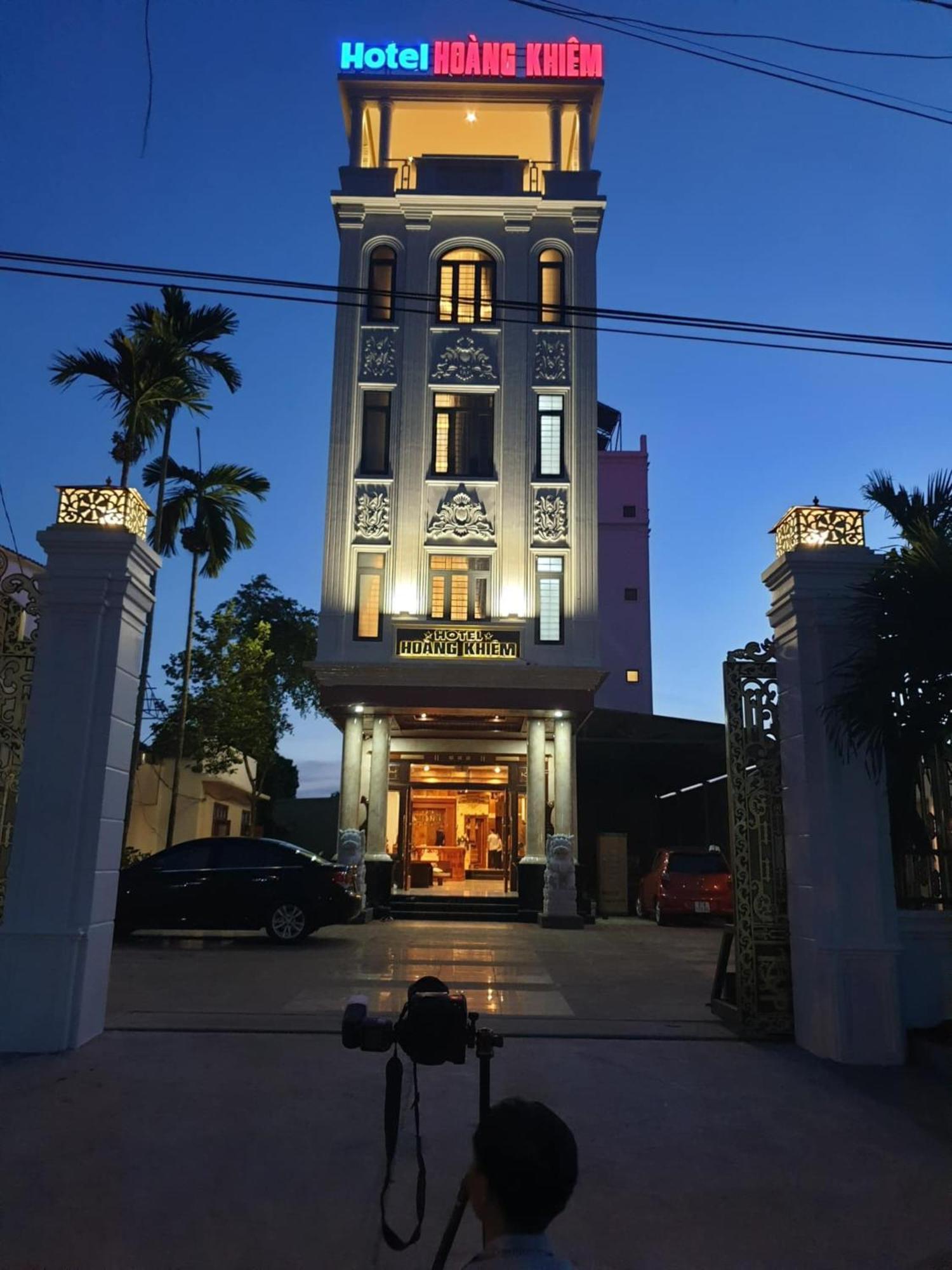 Hoang Khiem Hotel Плейку Екстер'єр фото